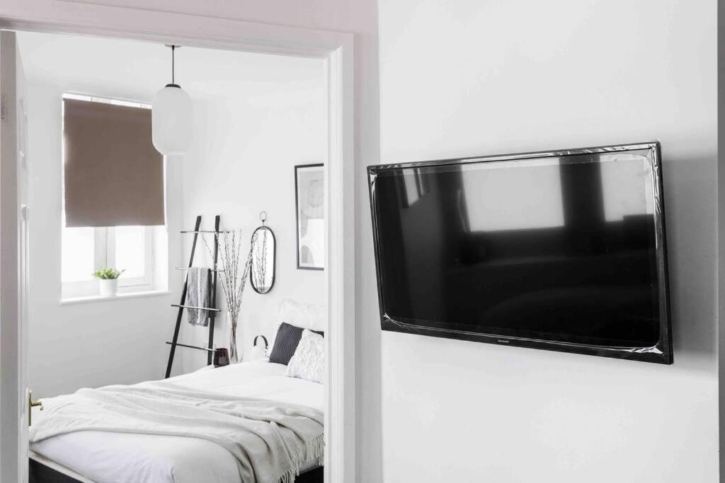 Apartmán The Minimalist - Entire 1 Bed Flat Near Gunwharf Quays, Ground Floor Flat Private Entrance Portsmouth Exteriér fotografie